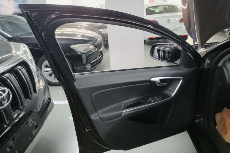 沃尔沃S60 2018款 S60L T3 智进版中控内饰7007