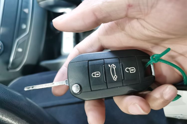 标致408 2019款 360THP 自动豪华版 国VI中控内饰11