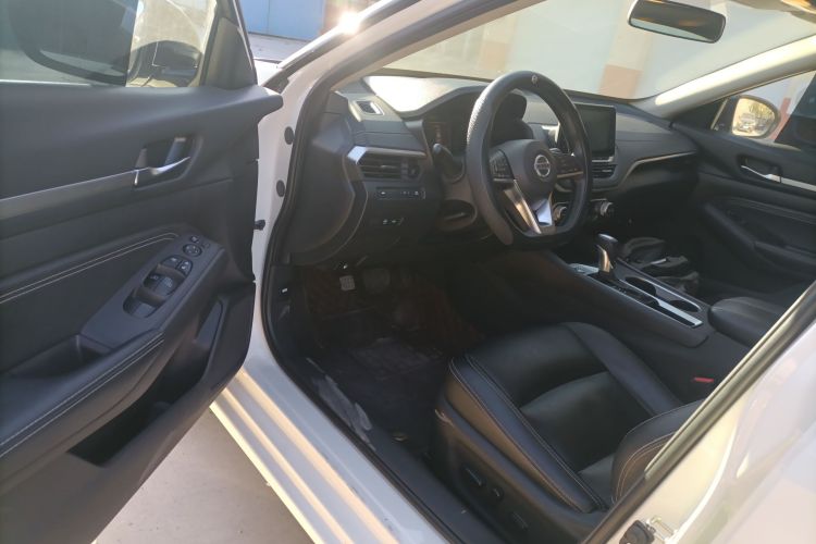 日产 天籁 2020款 2.0L XL 舒适版中控内饰7003