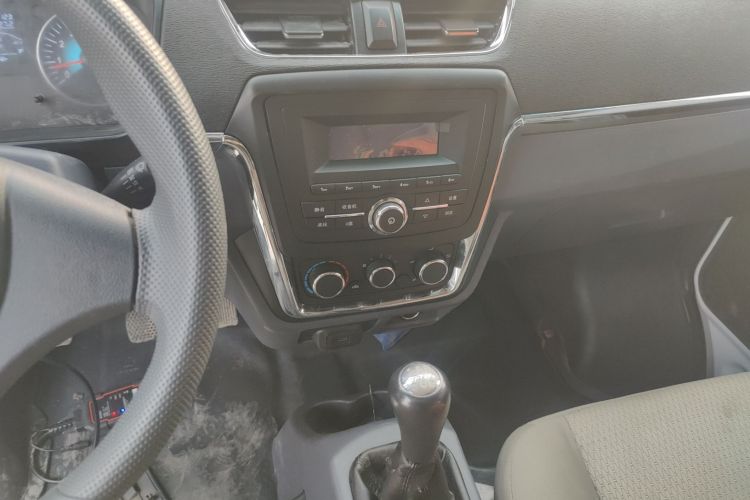 金杯 小海狮X30 2023款 1.5L 财富型客车5/6/7座无空调版SWC15M局部细节16