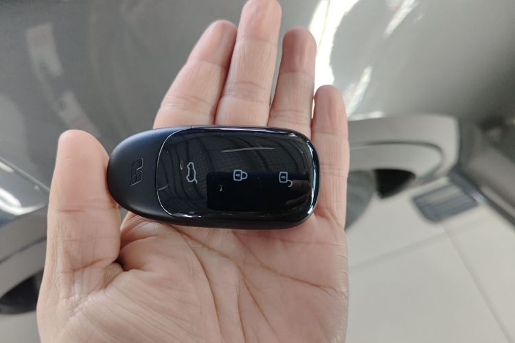 理想汽车 理想ONE 2020款 增程7座版中控内饰11