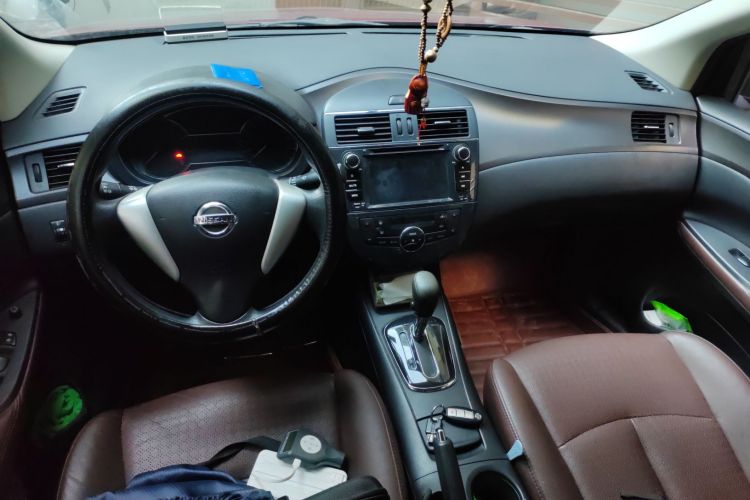 日产 骐达TIIDA 2013款 1.6L CVT酷咖版中控内饰7002