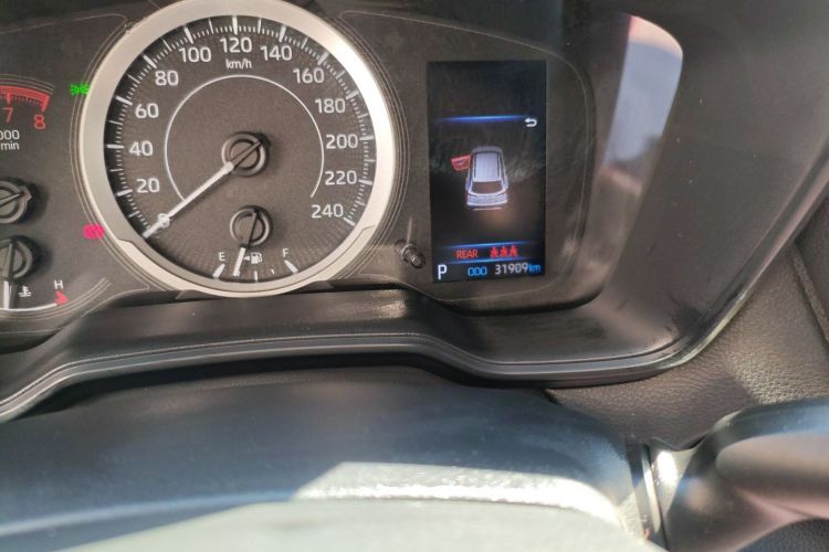 丰田 卡罗拉锐放 2022款 2.0L 先锋版中控内饰15