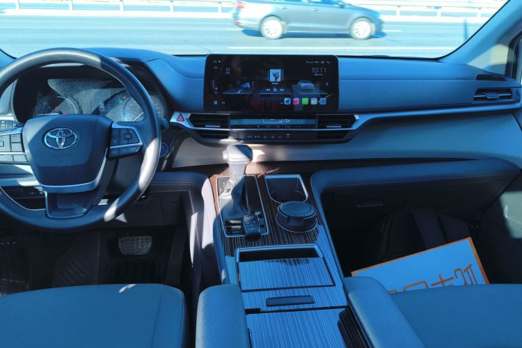 丰田 格瑞维亚 2023款 2.5L混动 豪华版局部细节16