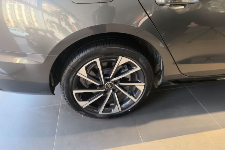 奥迪A4L 2023款 40 TFSI 豪华动感型车身外观6008