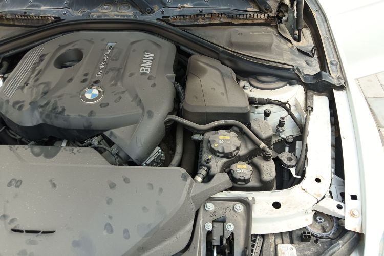 宝马3系 2019款 320i M运动曜夜版局部细节9007