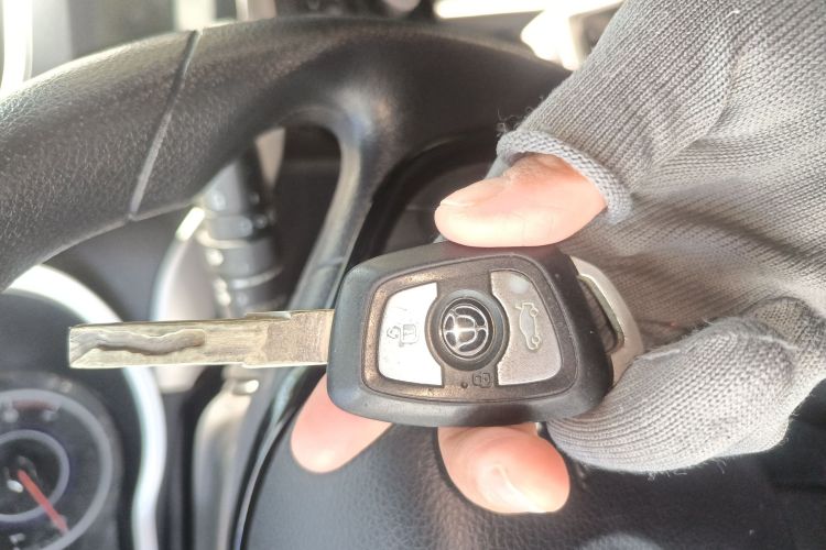 中华V3 2015款 1.5L 手动舒适型中控内饰11