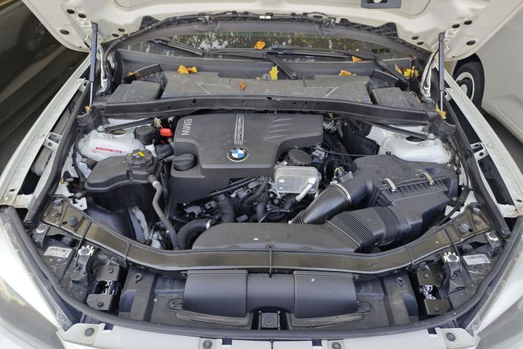 宝马X1 2015款 sDrive18i 时尚晋级版机舱底盘24