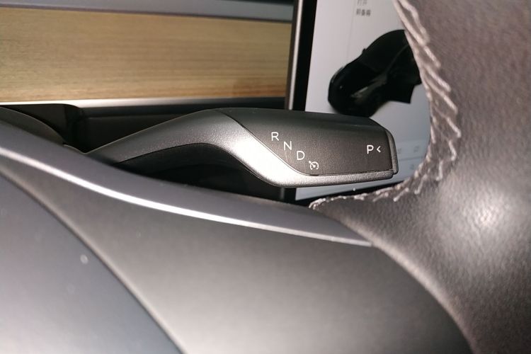 特斯拉 Model Y 2021款 标准续航后驱版中控内饰18