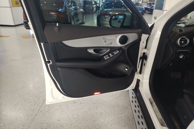 奔驰GLC 2020款 GLC 260 L 4MATIC 动感型中控内饰47