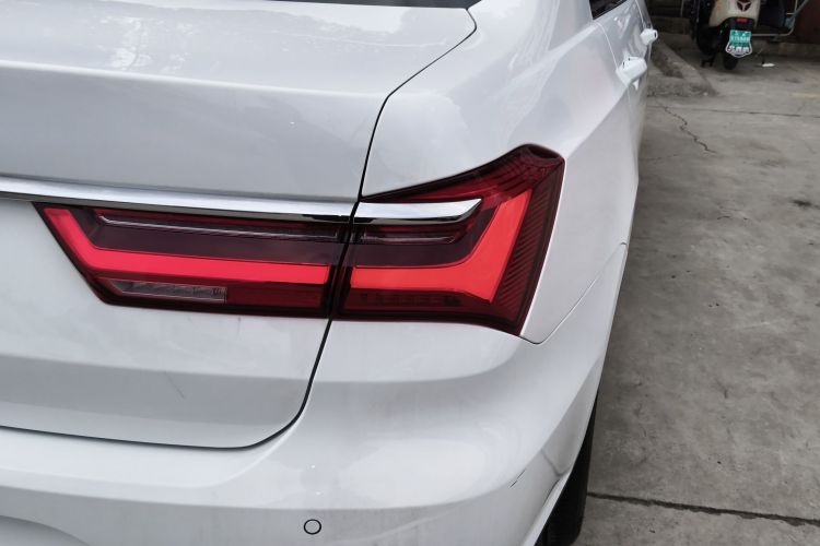 比亚迪 秦 2019款 1.5L 自动尊贵型车身外观9