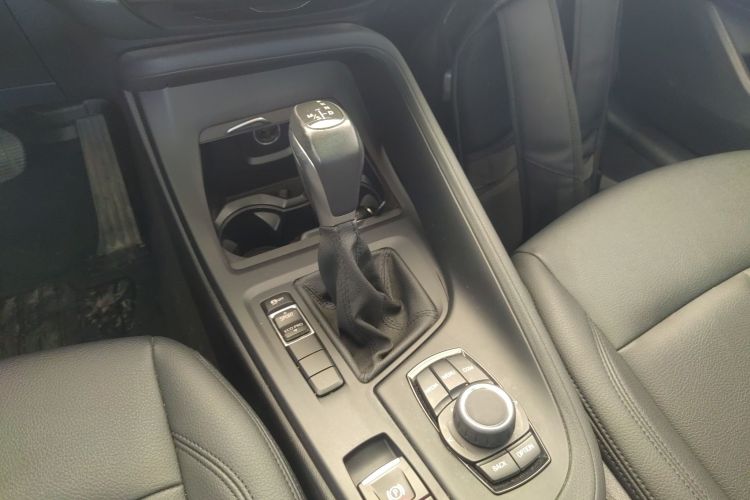 宝马X1 2018款 sDrive20Li 领先型中控内饰18