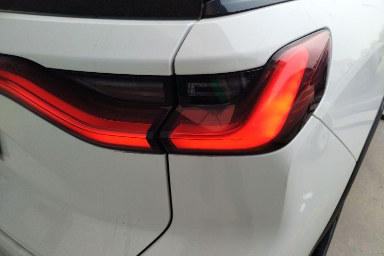 蔚来ES8 2020款 450KM 七座版车身外观9