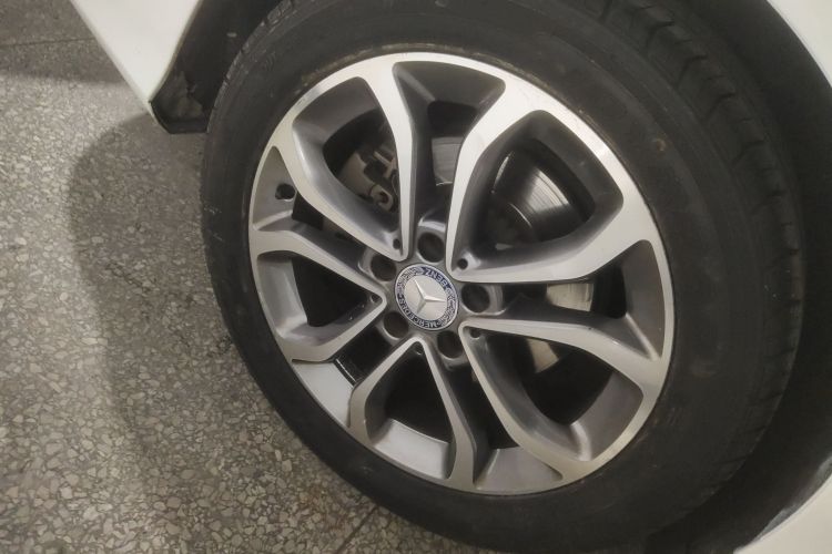 奔驰C级 2015款 改款 C 180 L 运动型车身外观6008