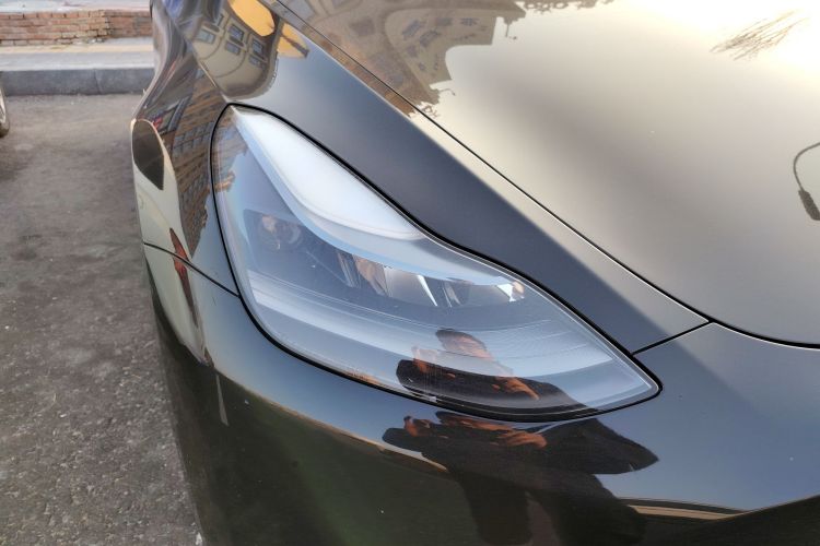 特斯拉 Model Y 2021款 标准续航后驱版车身外观8