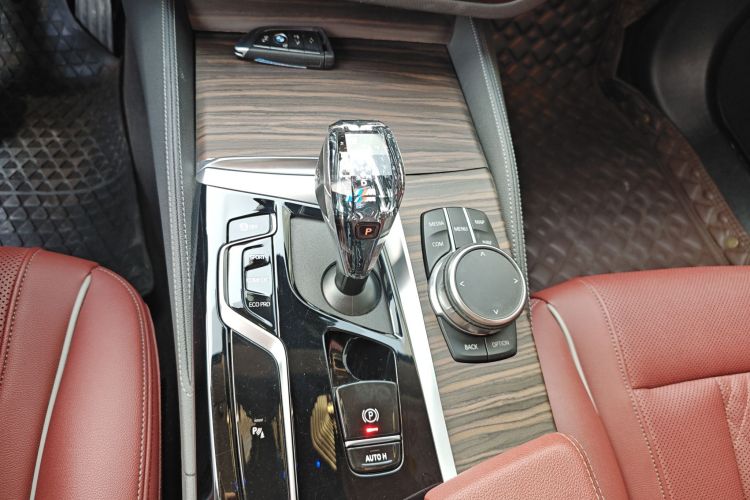 宝马5系 2023款 530Li 领先型 豪华套装中控内饰18