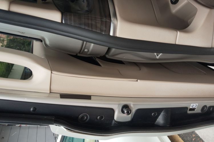 奔驰V级 2017款 V 260 领航版中控内饰45