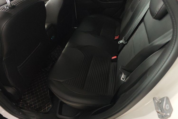 福特 福克斯 2018款 两厢经典 1.6L 自动风尚型智行版中控内饰7004