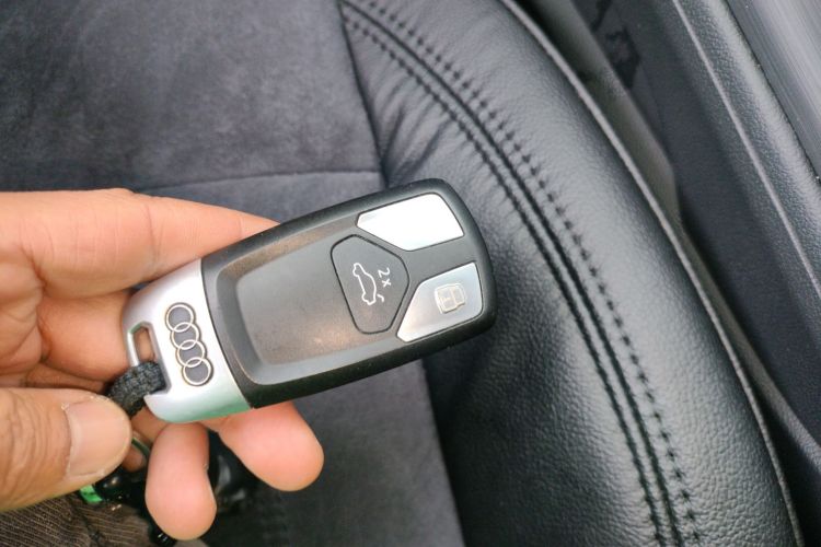 奥迪A4L 2019款 40 TFSI 进取型 国V中控内饰11