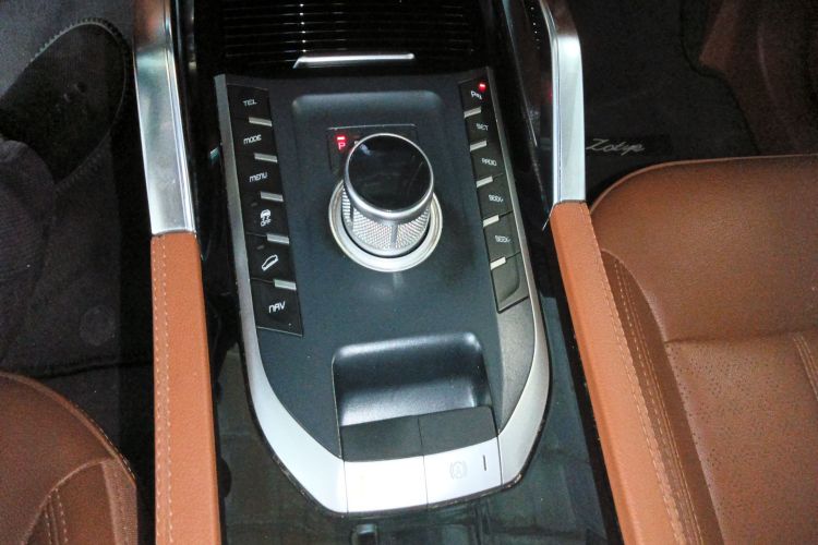 众泰T700 2017款 1.8T 双离合尊贵型局部细节18