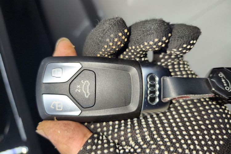 奥迪Q5L 2025款 40 TFSI 时尚动感型中控内饰7001