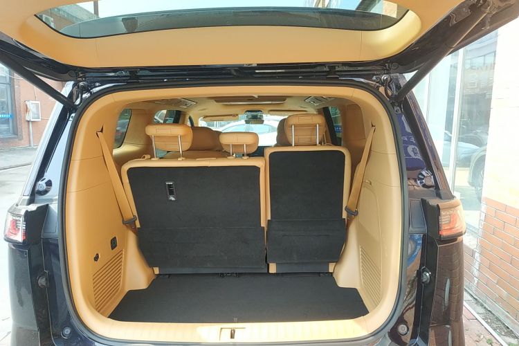 岚图汽车 岚图梦想家 2025款 PHEV 四驱旗舰鲲鹏版局部细节23