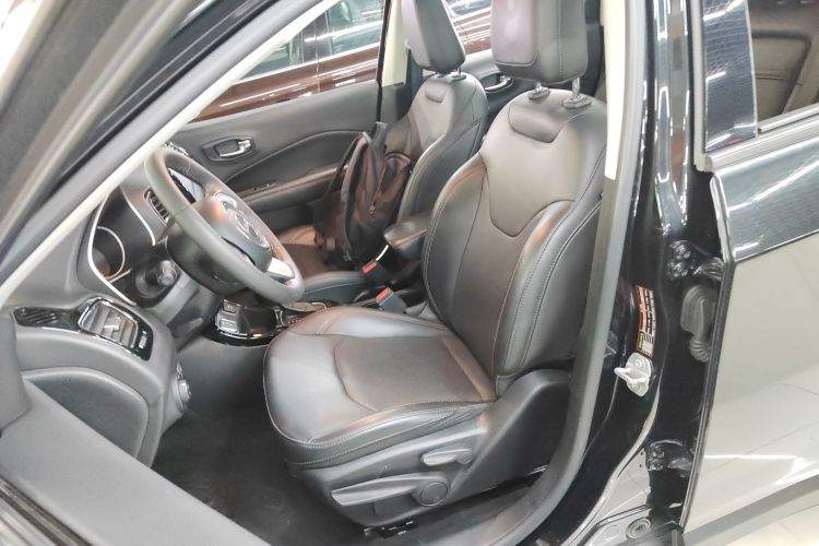 Jeep 指南者 2020款 220T 自动精英版局部细节19