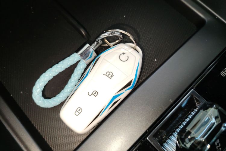 比亚迪 宋PLUS新能源 2025款 DM-i 智驾版 112KM 尊贵型中控内饰11