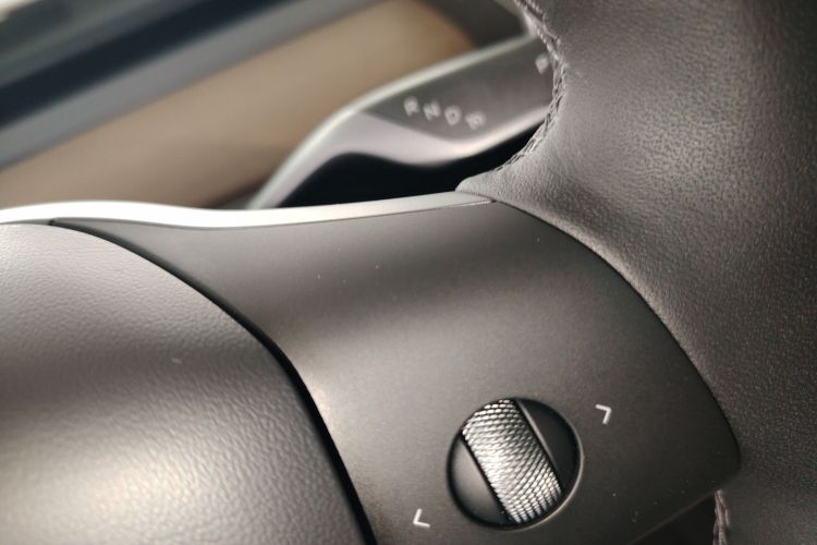 特斯拉 Model Y 2021款 标准续航后驱版中控内饰18