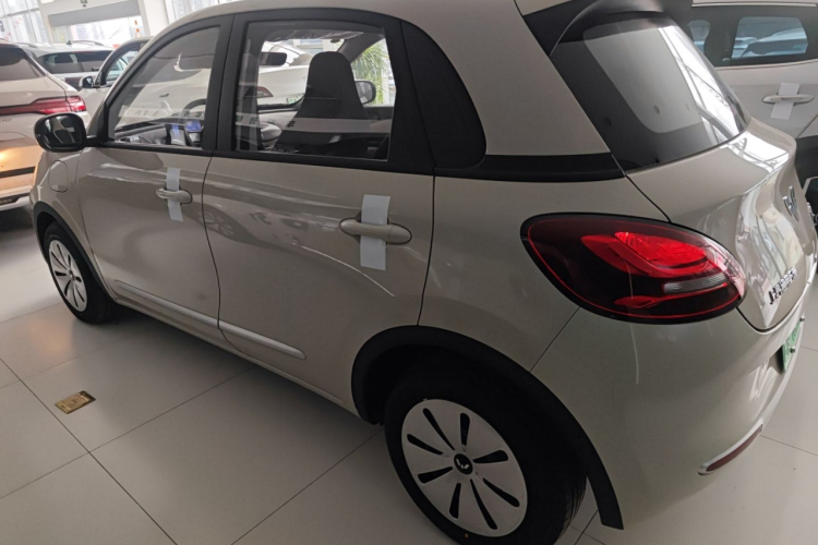 五菱汽车 五菱缤果 2024款 203km 轻享款车身外观4