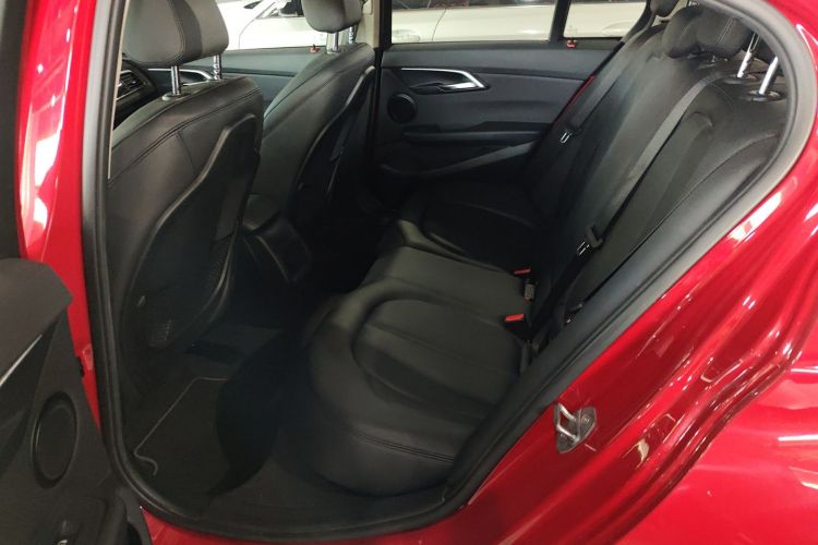 宝马1系 2018款 118i 运动型中控内饰21