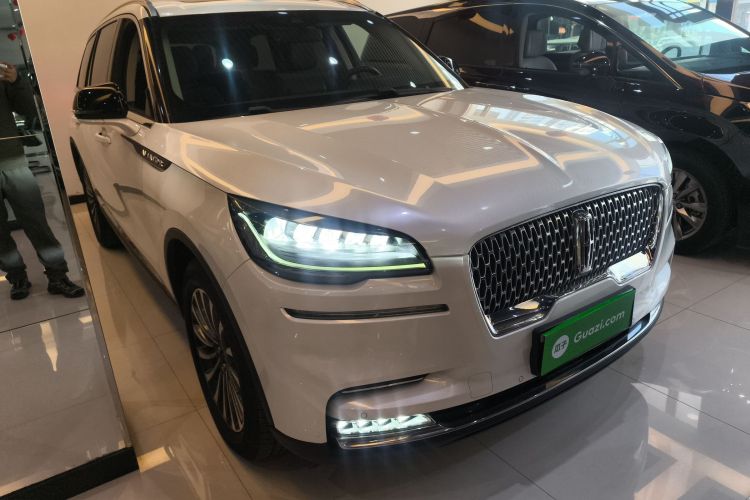 林肯 飞行家 2020款 3.0T V6 四驱尊享版车身外观3