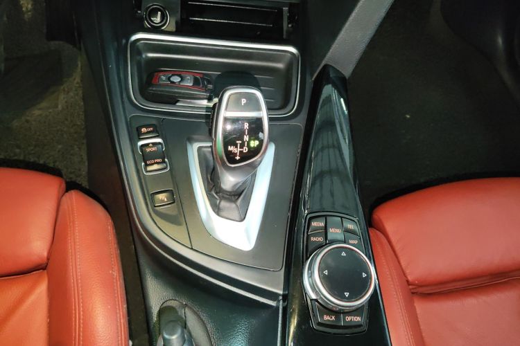 宝马3系 2014款 328i 运动设计套装局部细节18