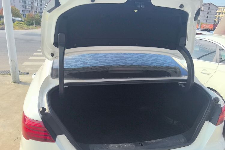 吉利汽车 缤瑞 2018款 14T 手动缤致版机舱底盘23