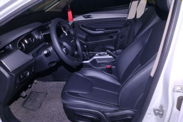 奇瑞 艾瑞泽5 2019款 1.5L 手动乐活版 国V中控内饰19