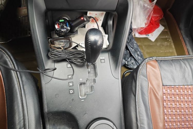 北京现代ix35 2013款 2.0L 自动两驱智能型GLS 国IV中控内饰18