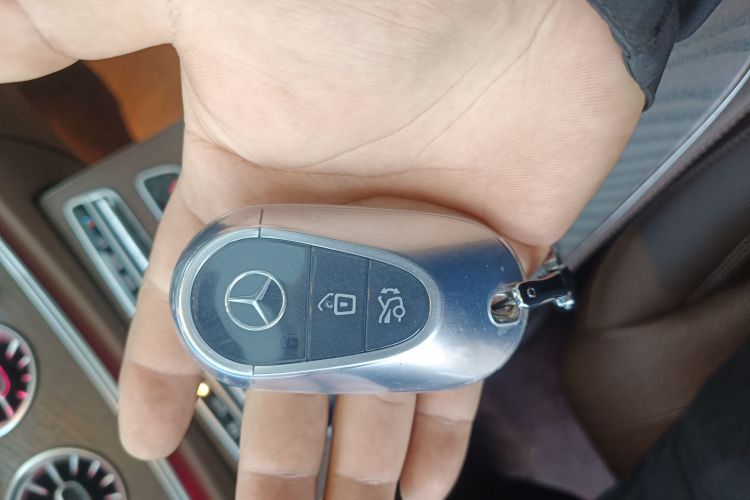 奔驰E级 2016款 E 300 L 时尚型中控内饰11