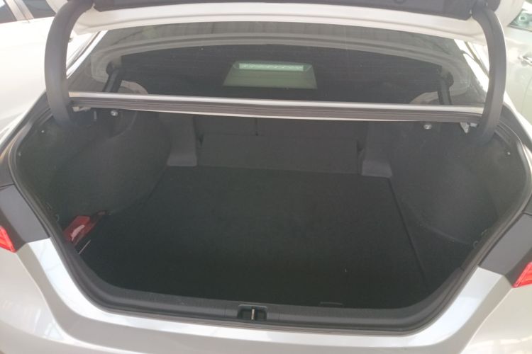 丰田 凯美瑞 2019款 2.0G 豪华版 国VI机舱底盘23