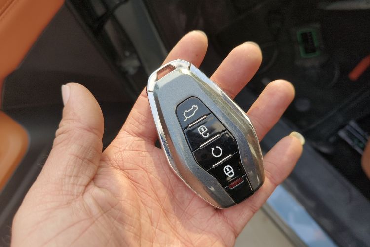 捷途X70L 2026款 2.0TD 自动旗舰 7座中控内饰11