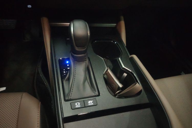 雷克萨斯ES 2025款 300h 臻享版局部细节18