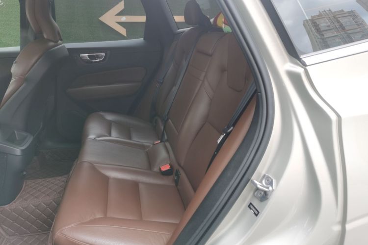 沃尔沃XC60 2019款 T5 四驱智逸版 国V中控内饰7004