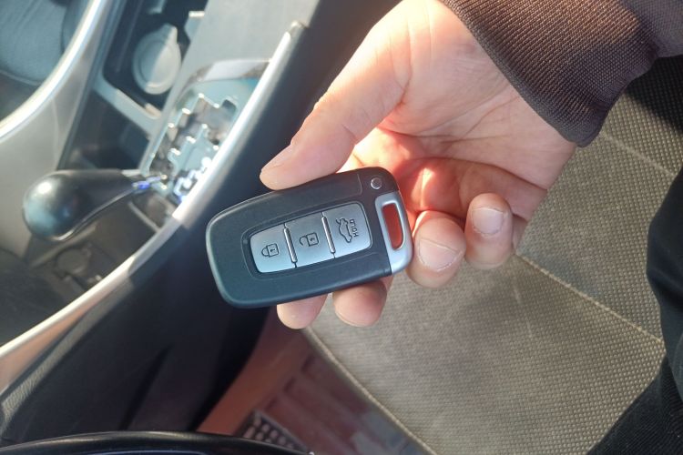 现代 索纳塔 2015款 经典 2.0L 自动豪华版中控内饰7001