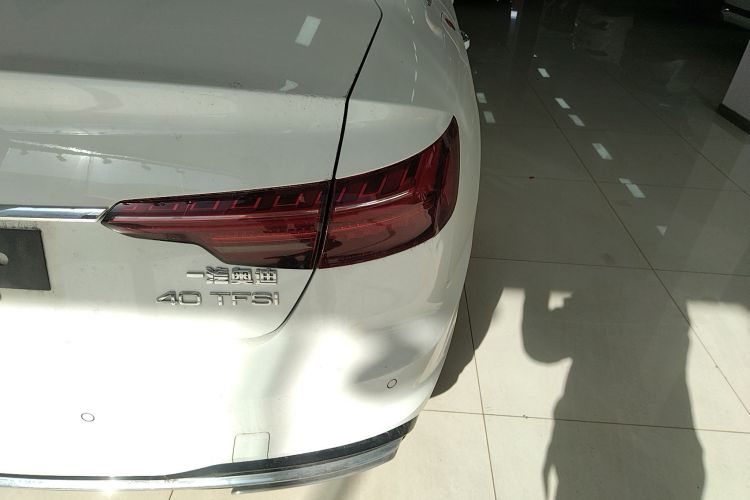 奥迪A4L 2020款 40 TFSI 豪华致雅型车身外观9