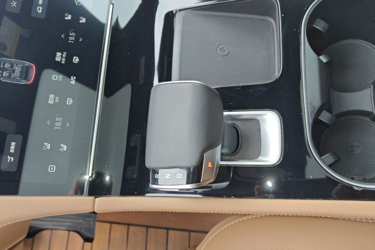 理想汽车 理想ONE 2021款 增程6座版中控内饰18