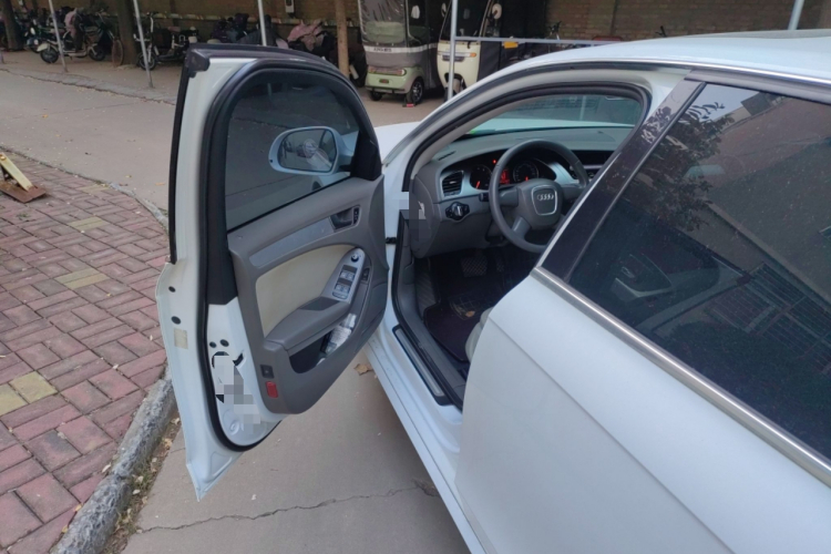 奥迪A4L 2011款 2.0 TFSI 标准型中控内饰7003