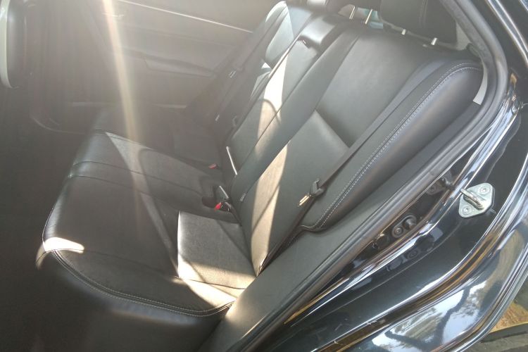 丰田 卡罗拉 2017款 改款 1.2T S-CVT GL-i真皮版中控内饰21