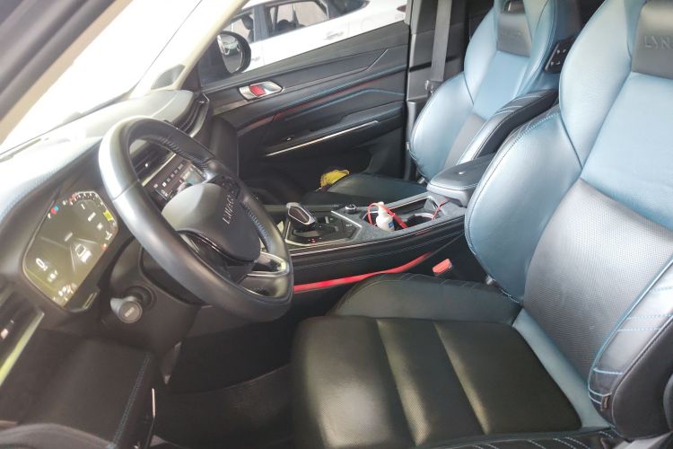 领克05 2022款 2.0TD 两驱耀Halo中控内饰19