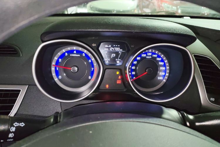 现代 朗动 2015款 1.6L 自动时尚型中控内饰14