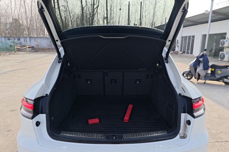 保时捷 2021款 Macan 2.0T机舱底盘23