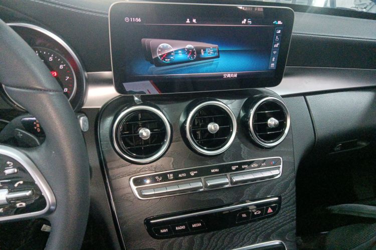 奔驰C级 2019款 C 260 L 运动版中控内饰16